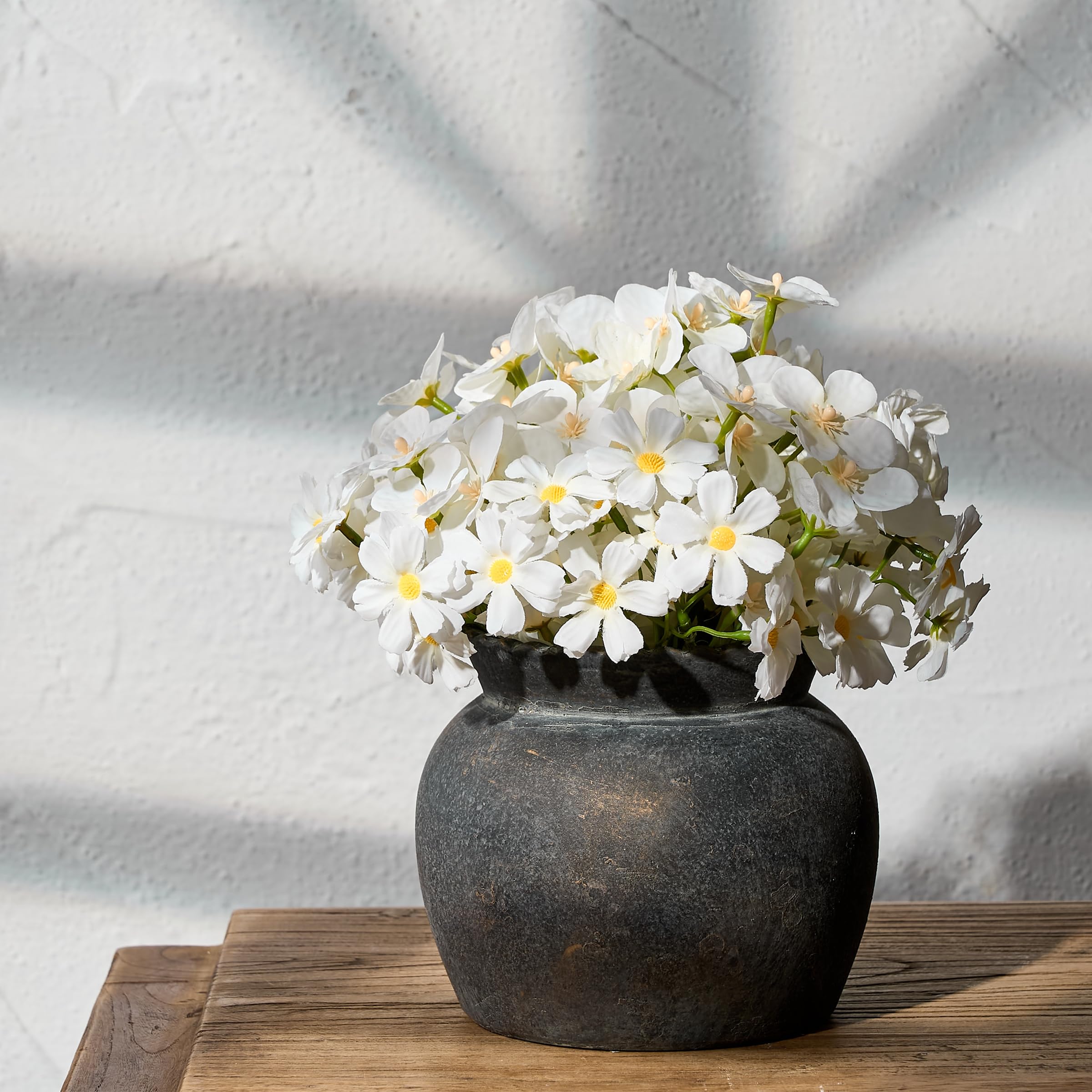 SIDUCAL Blue and White Vintage Vase | 6 Inch Ceramic Chinoiserie Floral | Retro Ice Cracked Blue and White Porcelain Vase for Table, Living Room, Bathroom Decoration, Wedding, Shelf Decor, Mantel