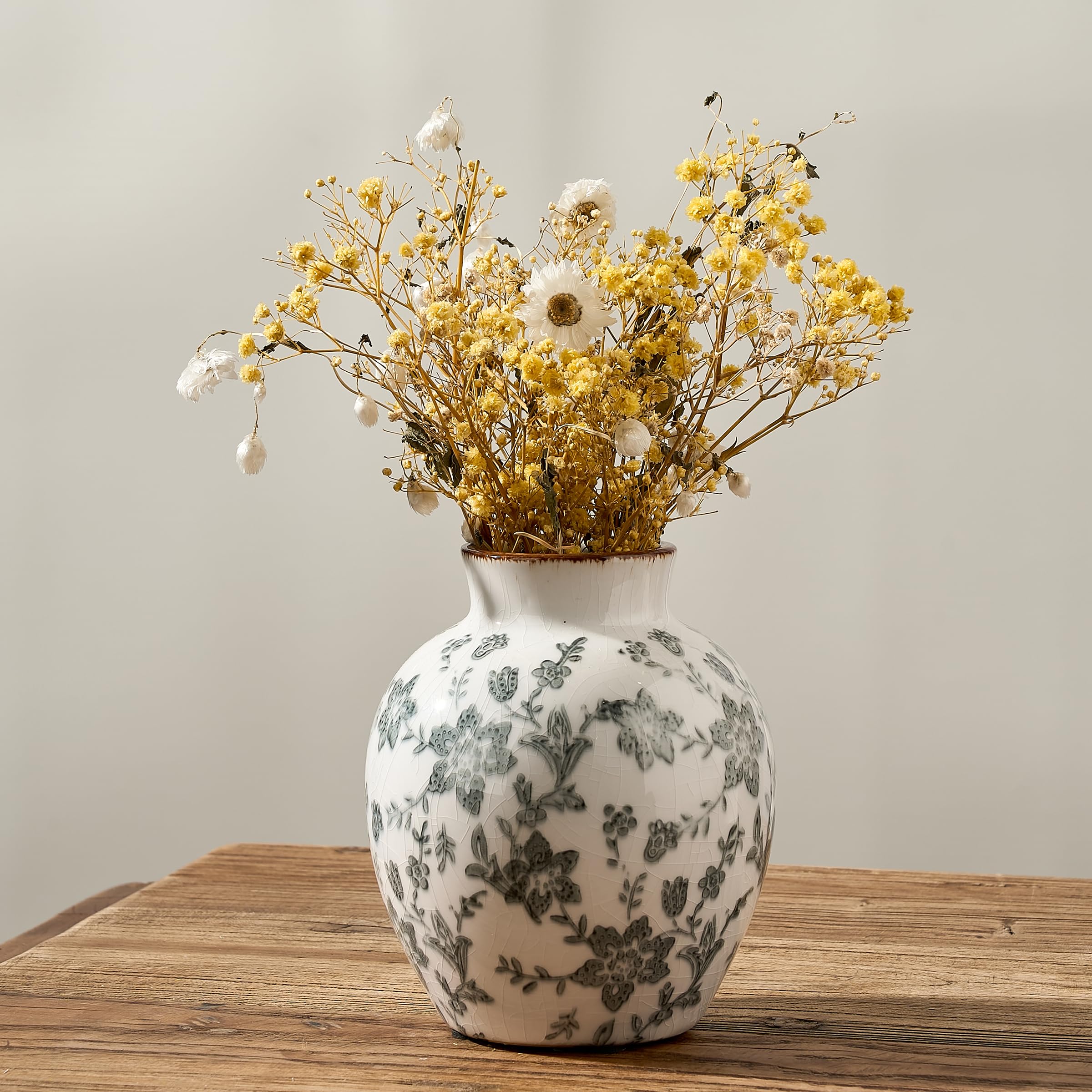 SIDUCAL Blue and White Vintage Vase | 6 Inch Ceramic Chinoiserie Floral | Retro Ice Cracked Blue and White Porcelain Vase for Table, Living Room, Bathroom Decoration, Wedding, Shelf Decor, Mantel
